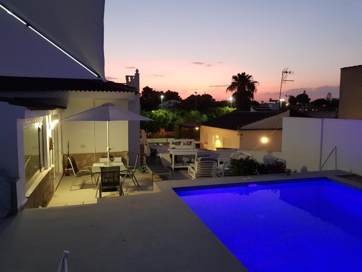 Lovely Bungalow For Four Close To Beach And City In Torrevieja Dış mekan fotoğraf