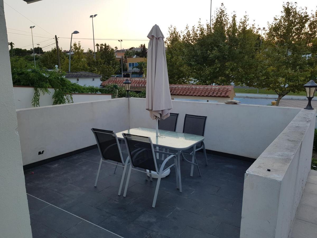 Lovely Bungalow For Four Close To Beach And City In Torrevieja Dış mekan fotoğraf