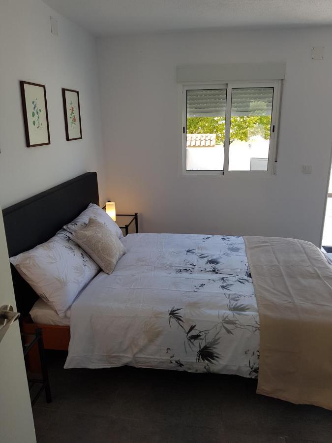 Lovely Bungalow For Four Close To Beach And City In Torrevieja Dış mekan fotoğraf