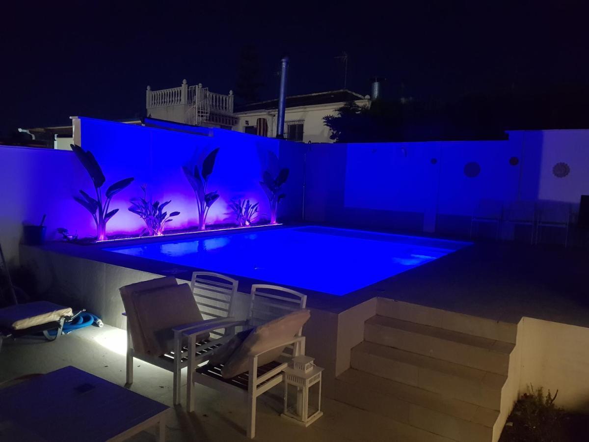 Lovely Bungalow For Four Close To Beach And City In Torrevieja Dış mekan fotoğraf
